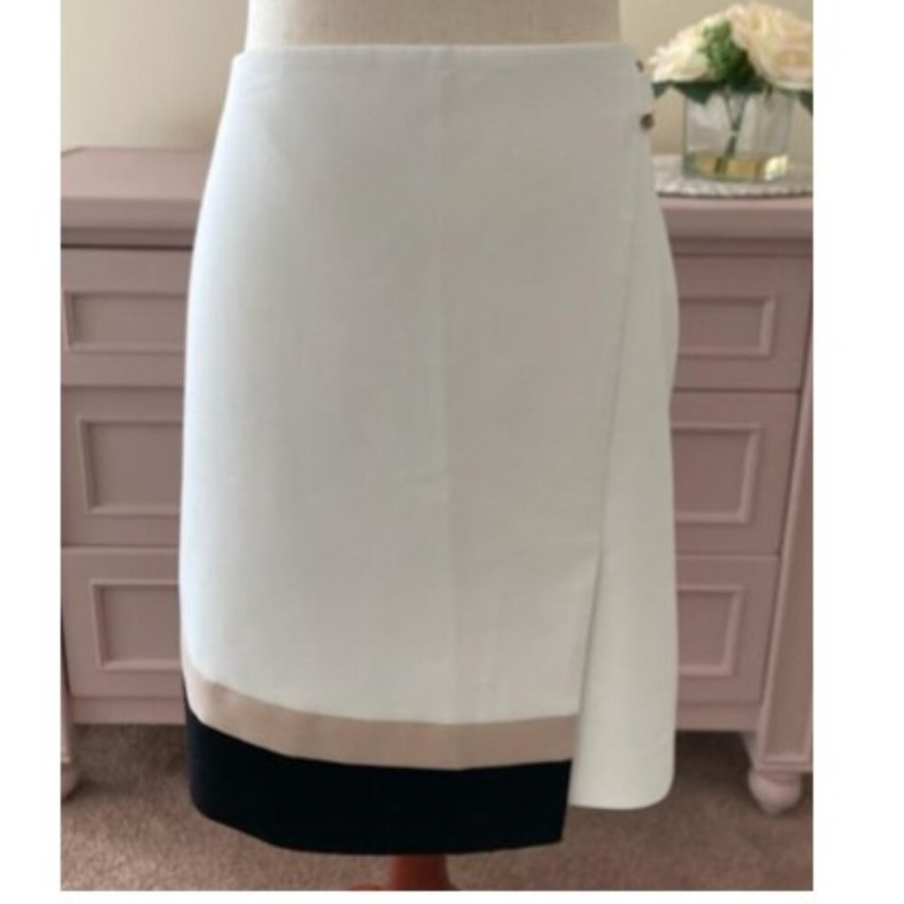 White House Black Market White A-Line Skirt with Black and Beige Hem